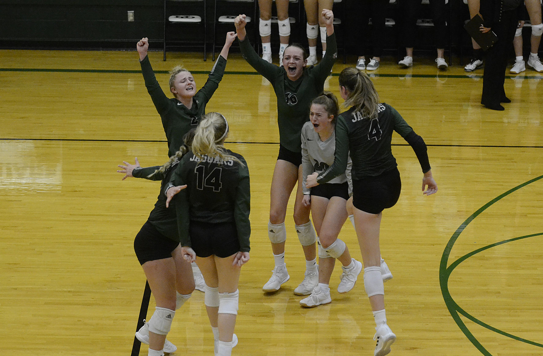 Howells-Dodge volleyball